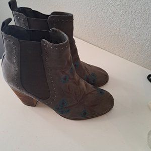 Crown Vintage booties